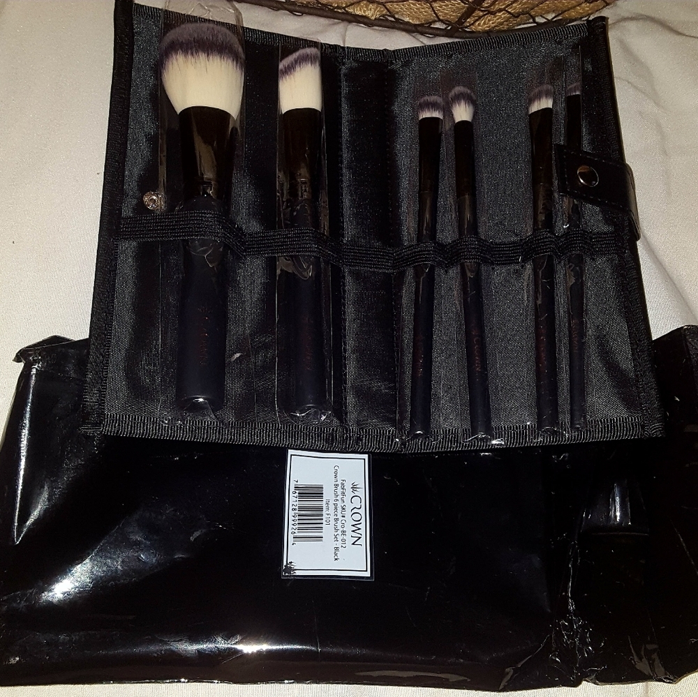 CROWN 6-PC MAKEUP BRUSH SET IN CASE